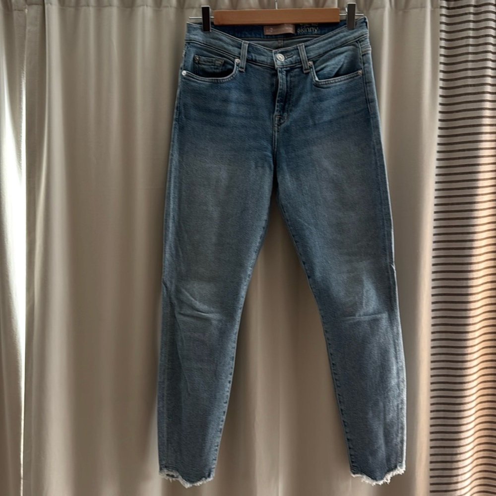 Very Comfortable Light Wash Skinny Jean with Raw Ankle